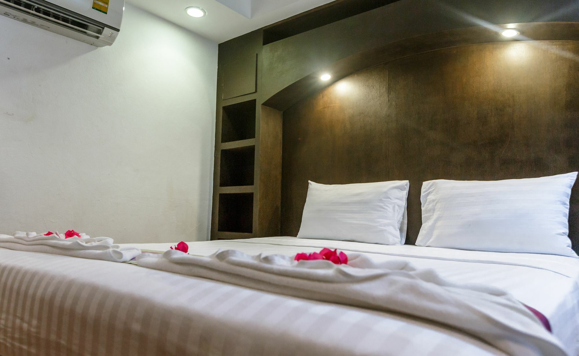 Porterhouse Beach Hotel Patong Luaran gambar