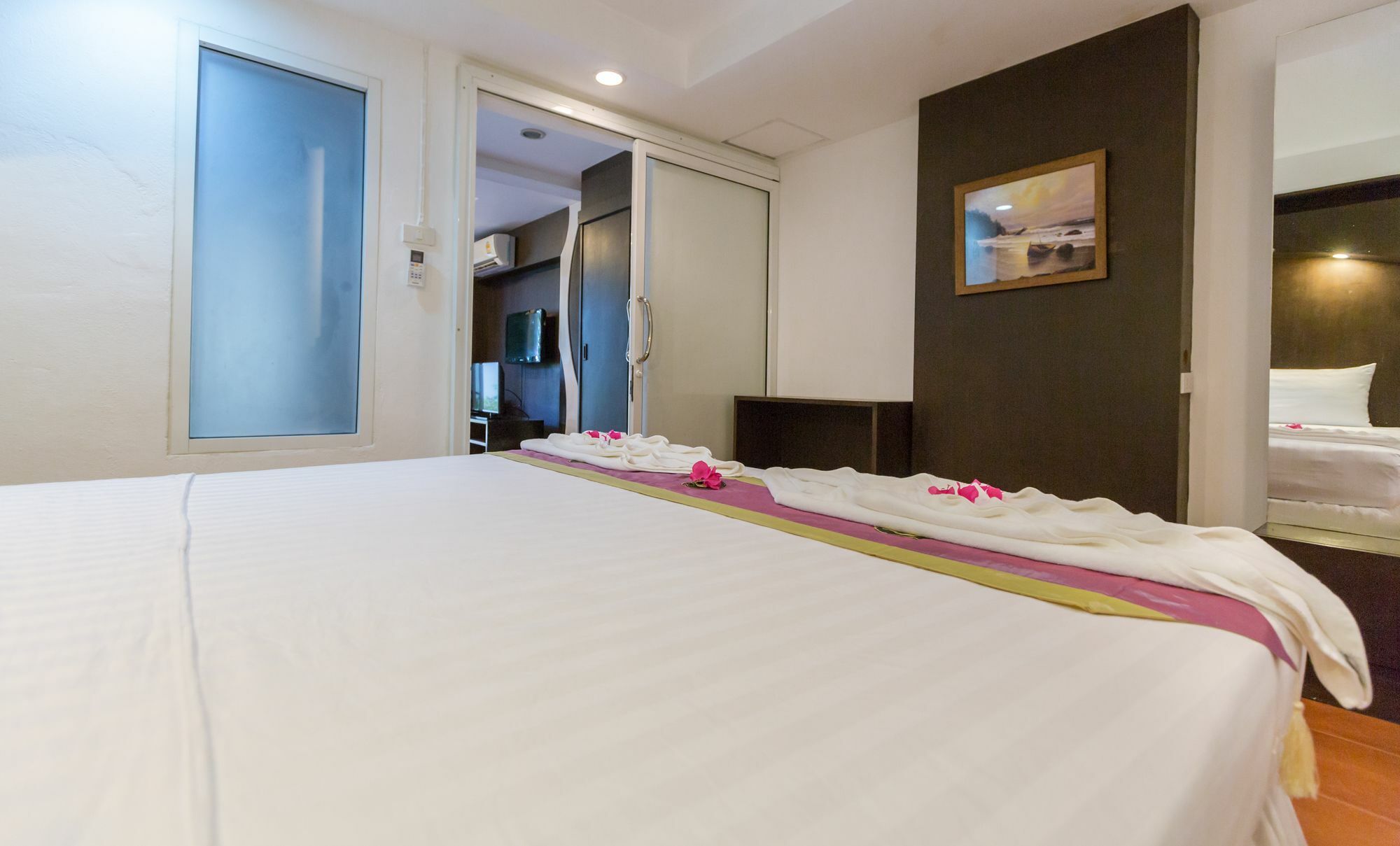 Porterhouse Beach Hotel Patong Luaran gambar