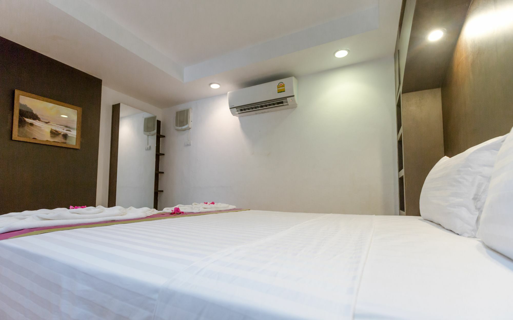 Porterhouse Beach Hotel Patong Luaran gambar
