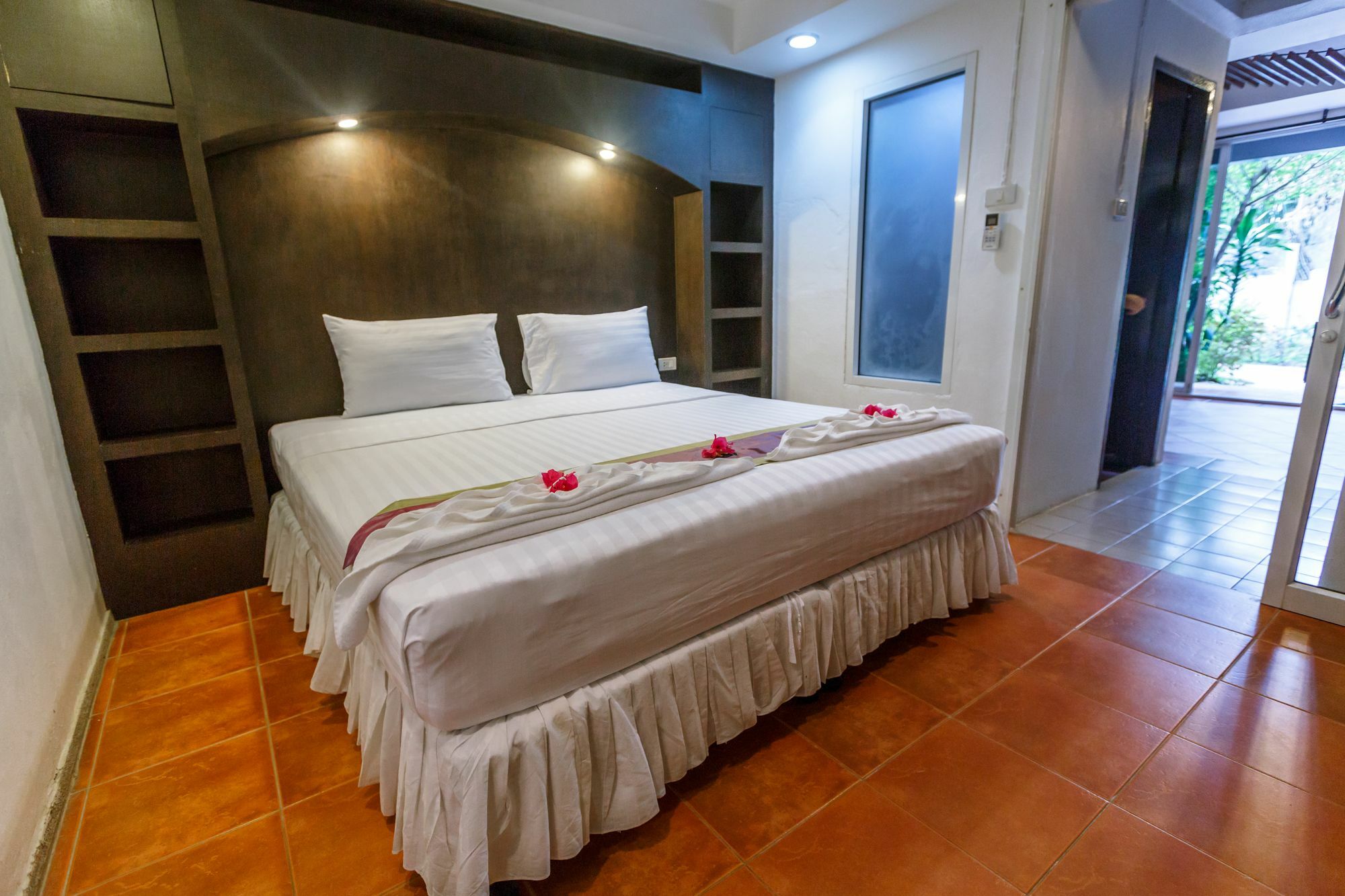 Porterhouse Beach Hotel Patong Luaran gambar