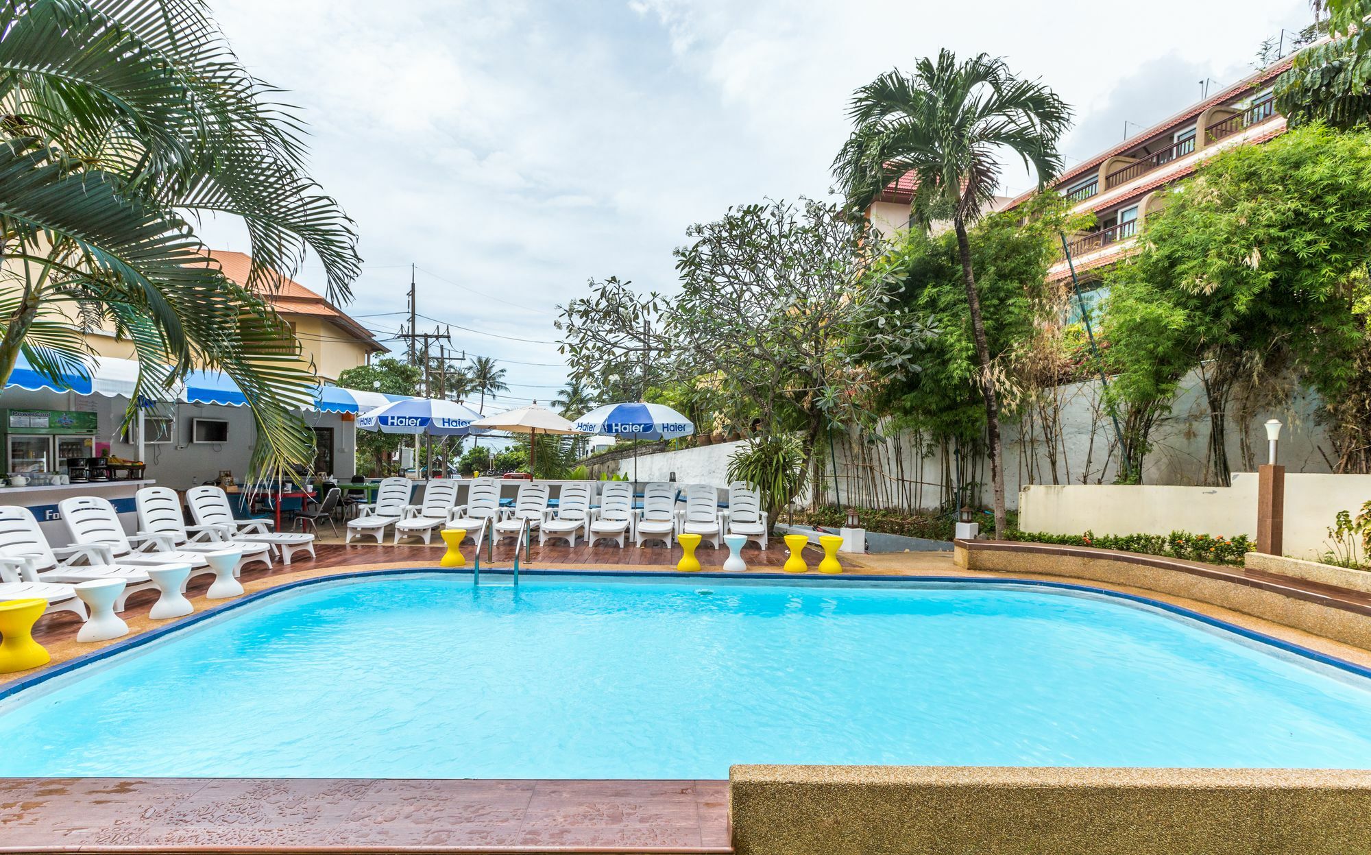 Porterhouse Beach Hotel Patong Luaran gambar