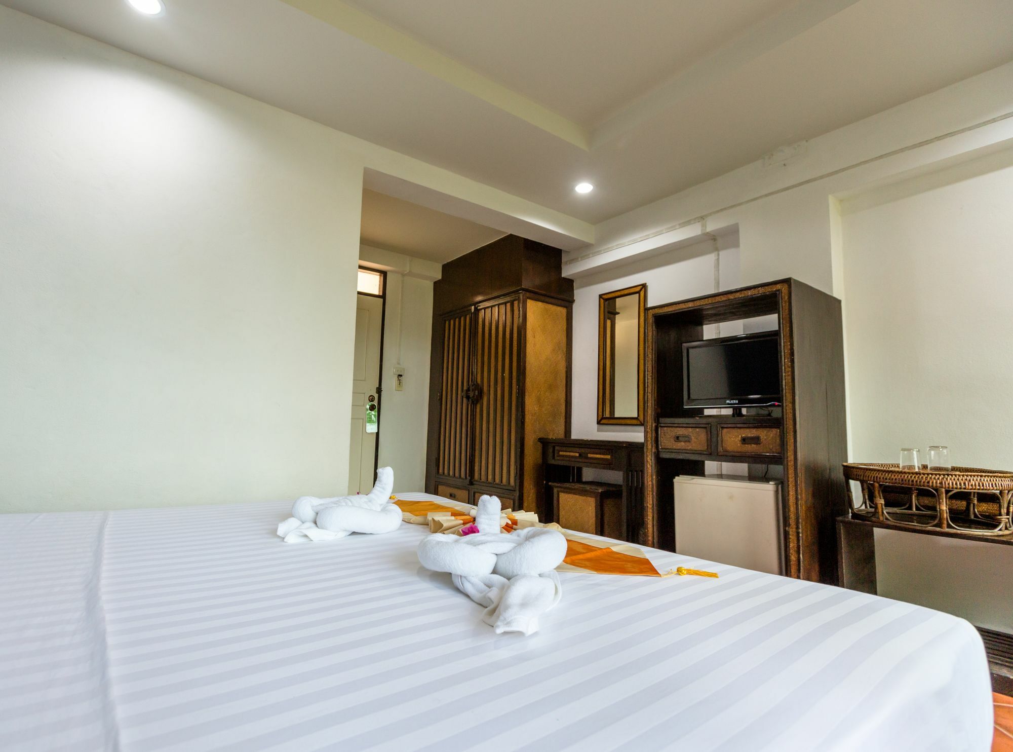 Porterhouse Beach Hotel Patong Luaran gambar