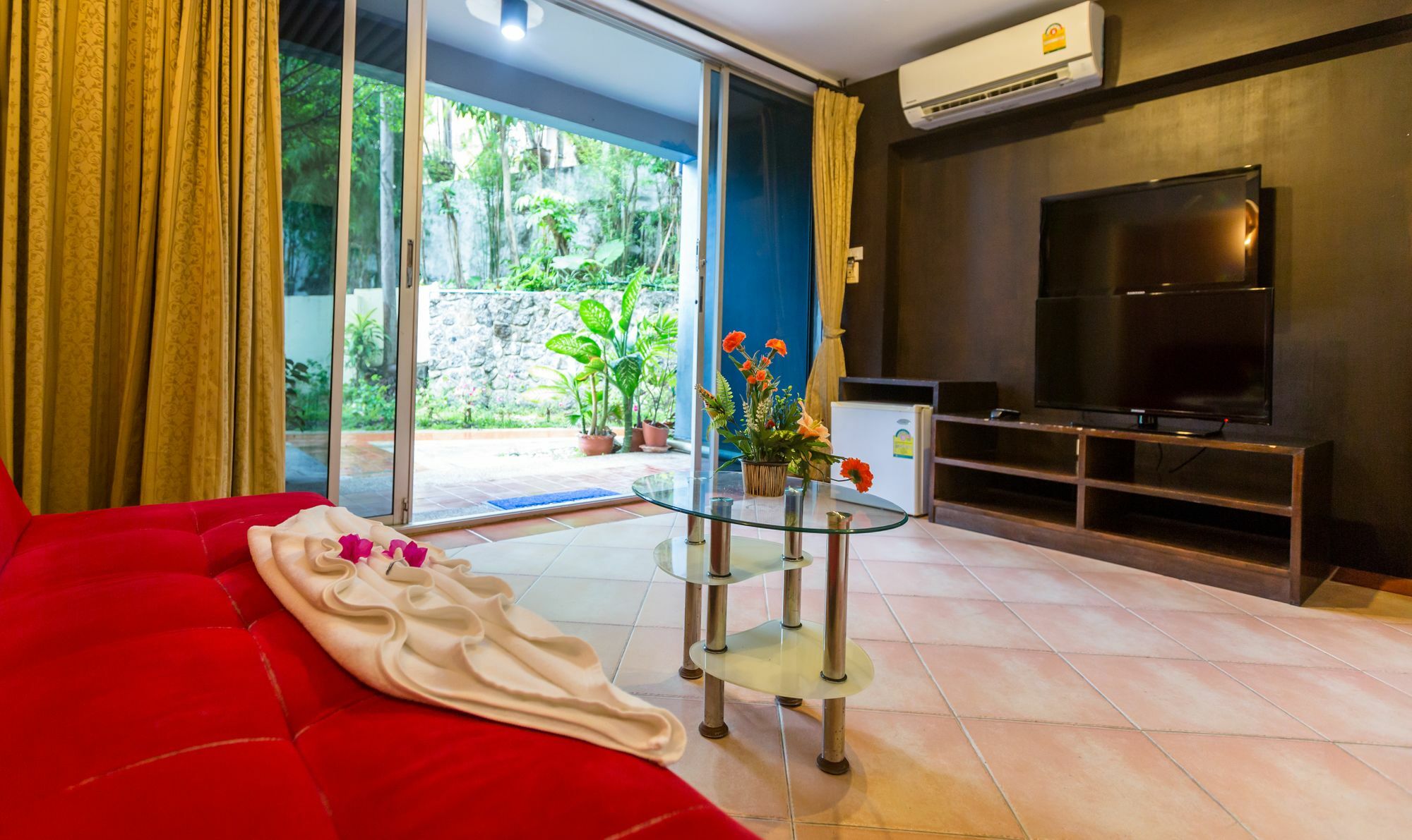 Porterhouse Beach Hotel Patong Luaran gambar